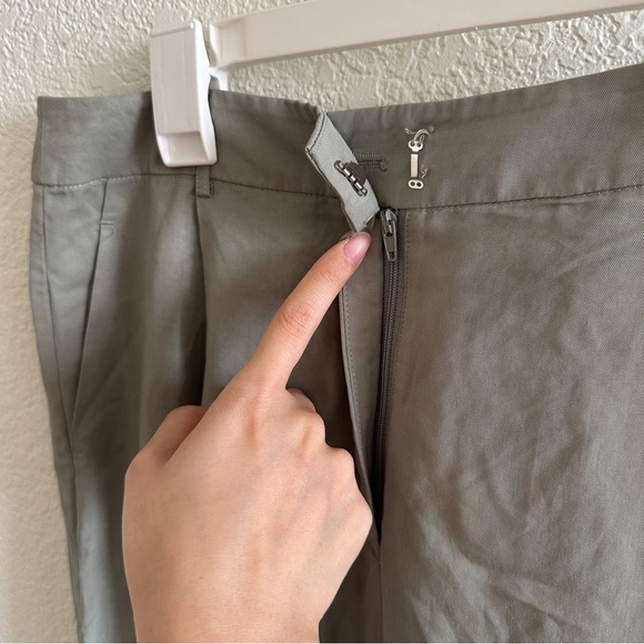 Lattelier Women's Dusty Green Pleated Relaxed Fit Business Casual Linen Trousers - Picture 5 of 14